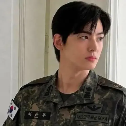 Recent activity shot of Cha Eunwoo