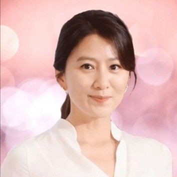 今天在Choeaedol Celeb中最闪耀的金喜爱代表照片