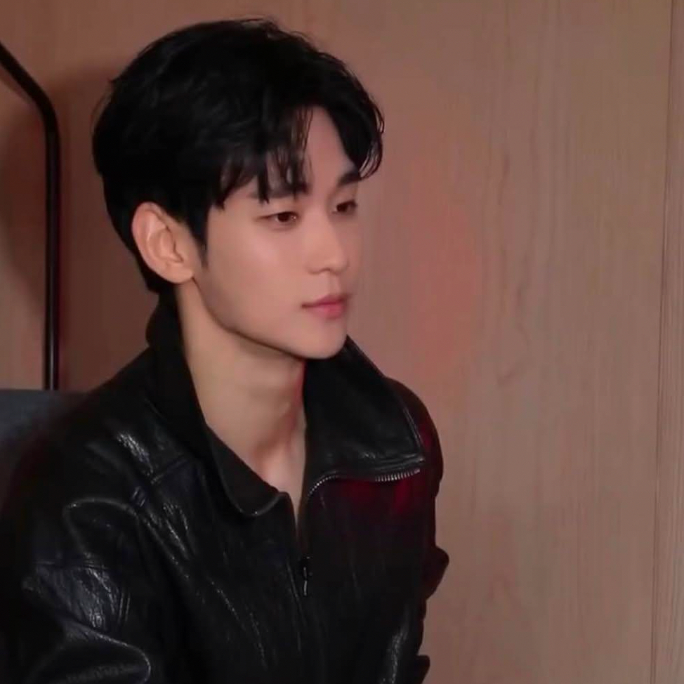 A moment captured by a fan of Kim Soohyun