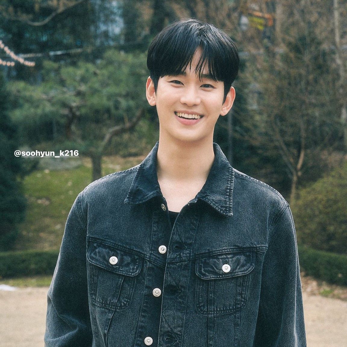 金秀賢的最新照片