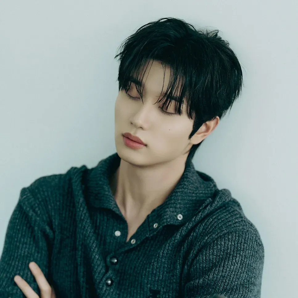 Behind-the-scenes cut of Kim Jaewon