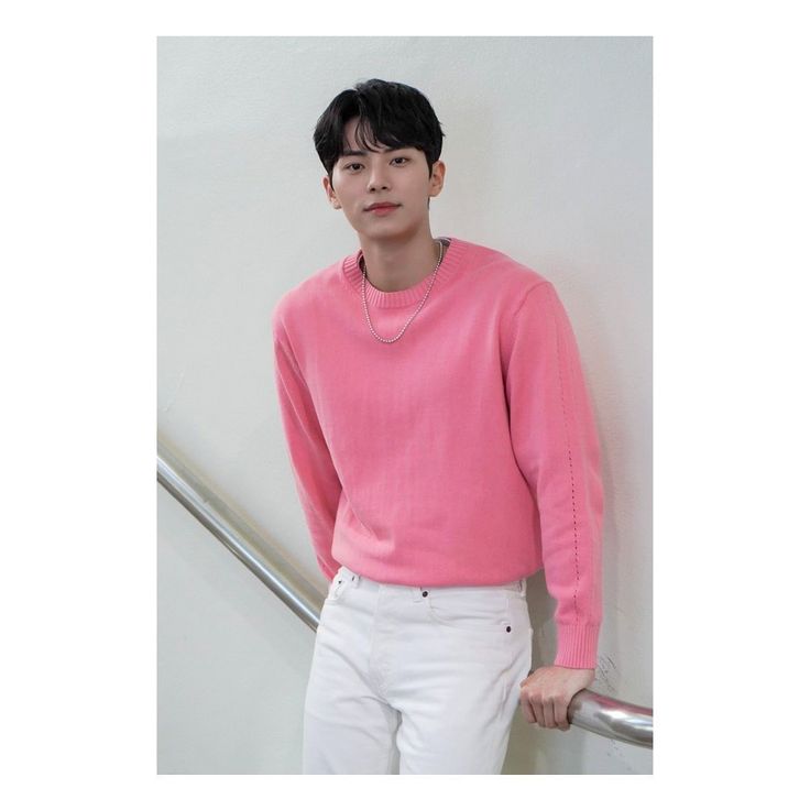 Behind-the-scenes cut of Lee Chaemin