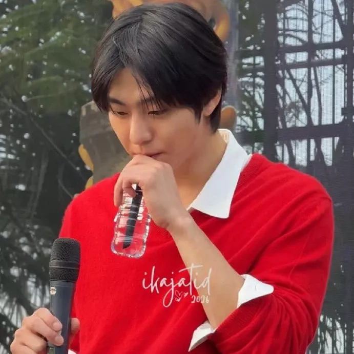 A moment captured by a fan of Ahn Hyoseop