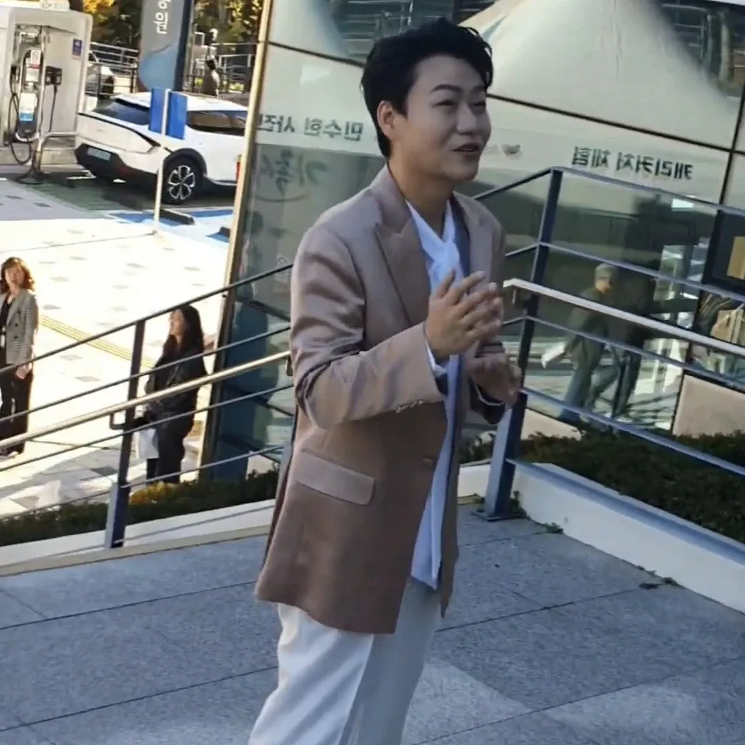 Behind-the-scenes cut of Min Soohyun