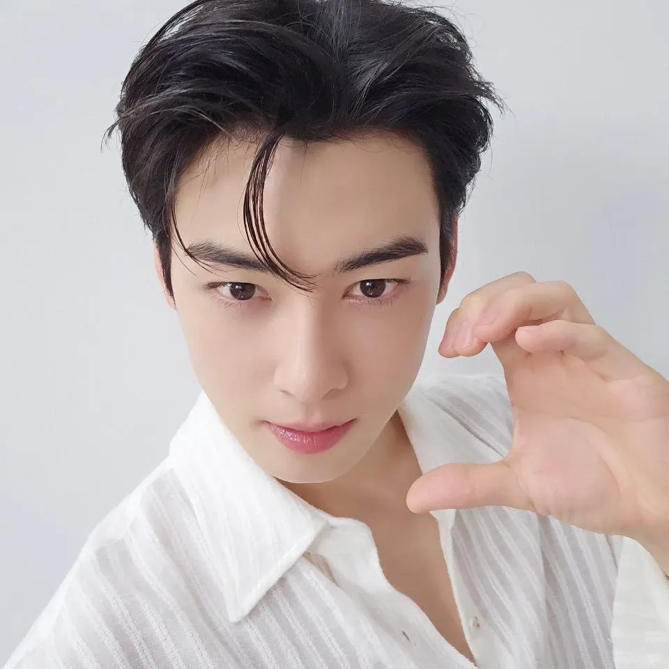 Latest photo of Cha Eunwoo