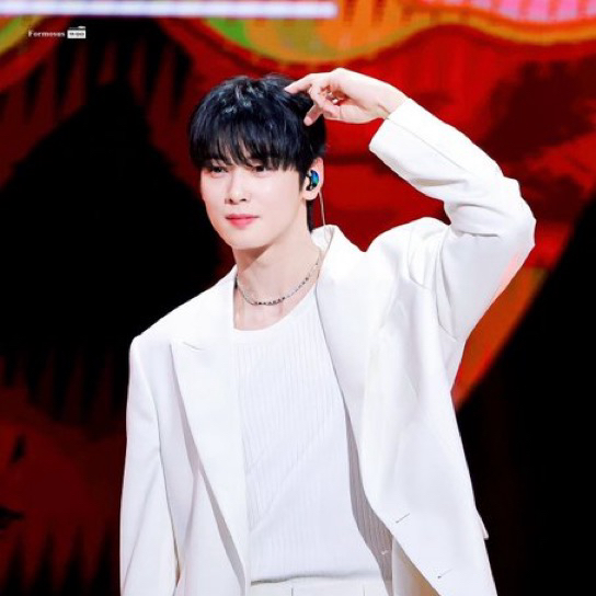 Behind-the-scenes cut of Cha Eunwoo