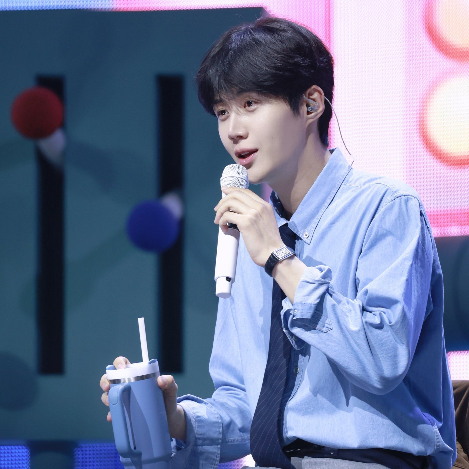 A moment captured by a fan of Kim Seonho