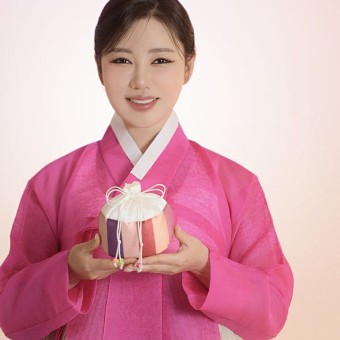 Foto terbaru dari Song Gain