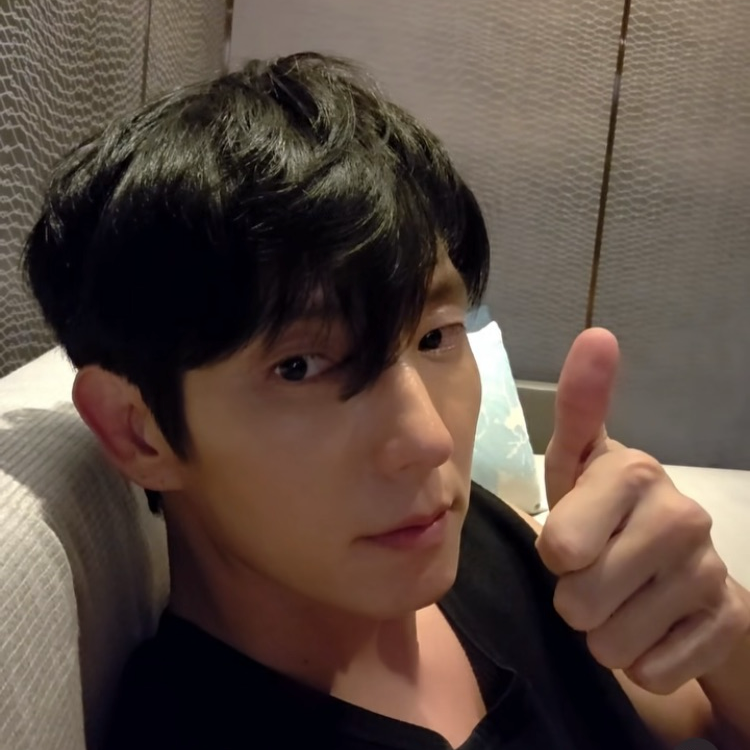 Behind-the-scenes cut of Lee Joongi