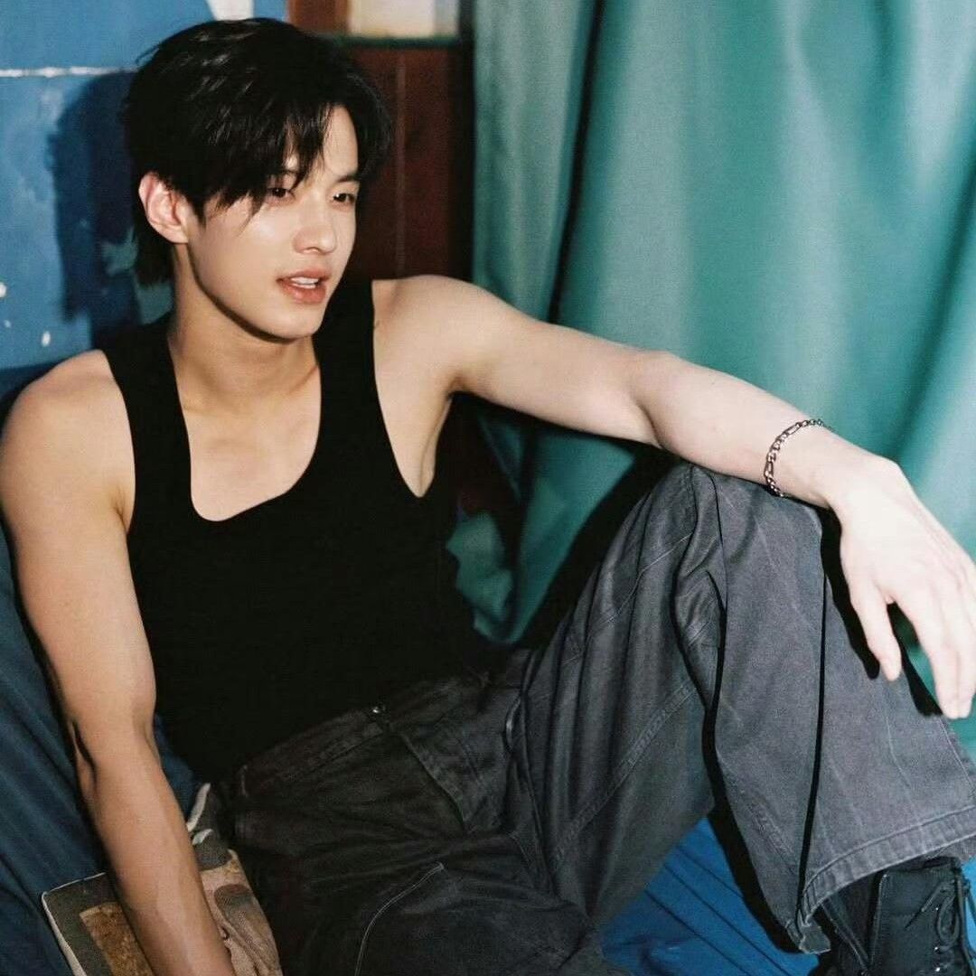 Latest photo of He Yu