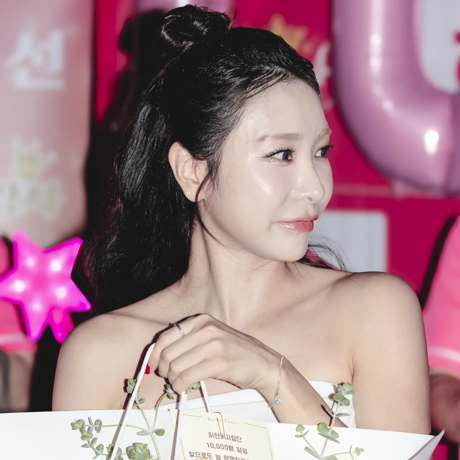 A moment captured by a fan of Huh Chanmi