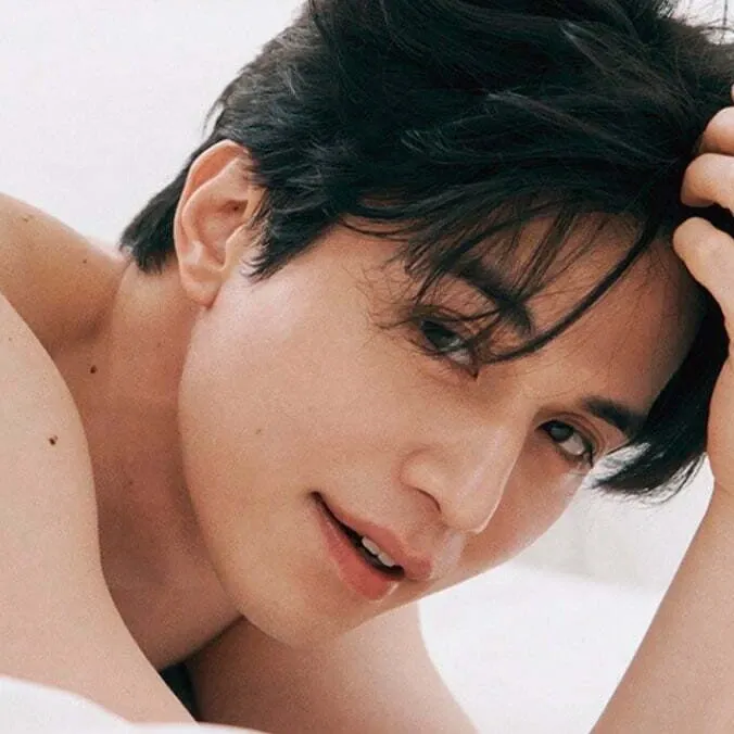 Behind-the-scenes cut of Lee Dongwook
