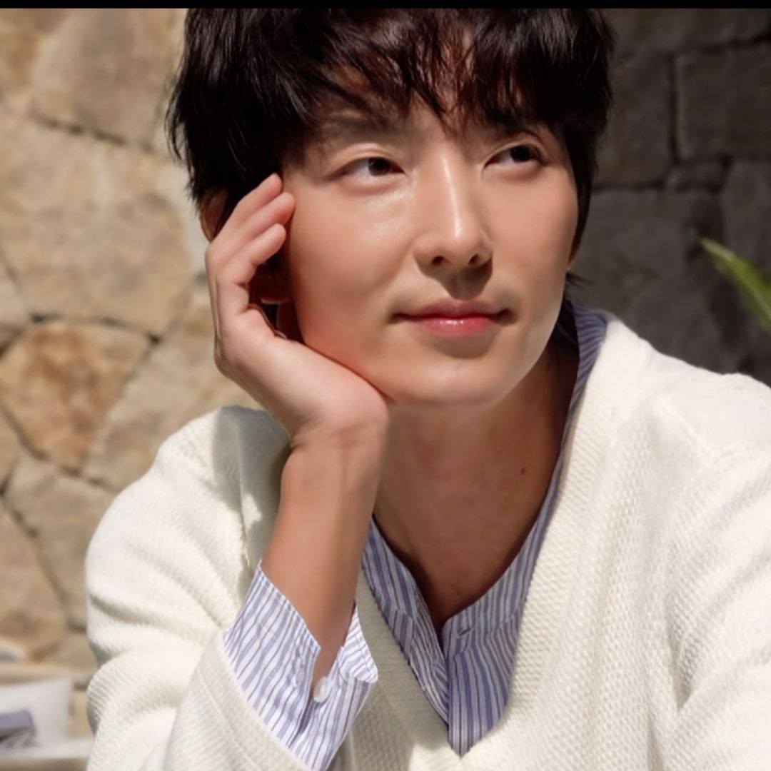 Behind-the-scenes cut of Lee Joongi