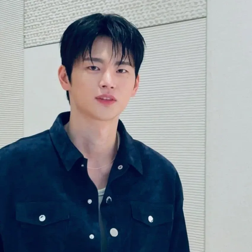 A moment captured by a fan of Seo Inguk