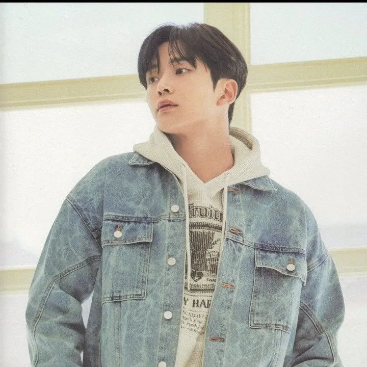 A moment captured by a fan of Rowoon