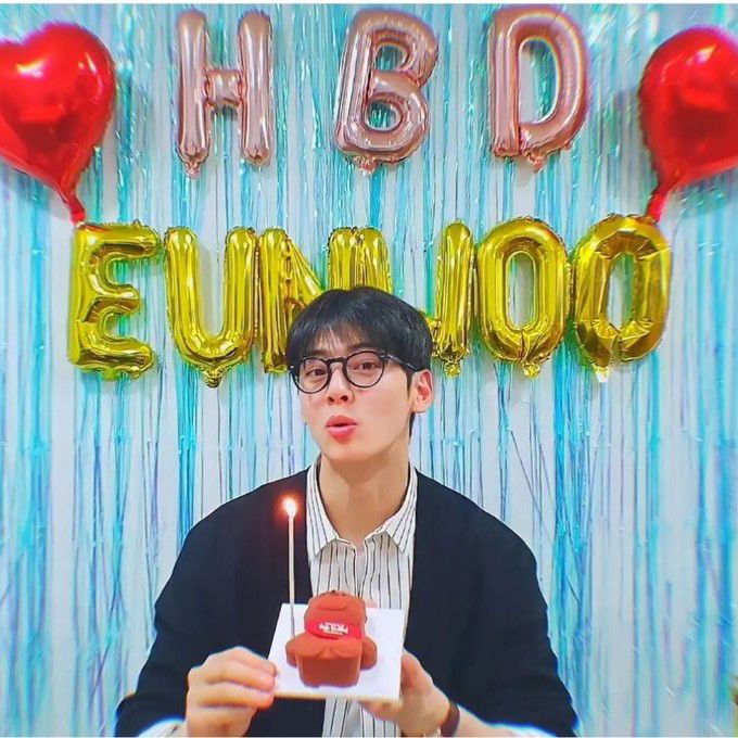 A moment captured by a fan of Cha Eunwoo