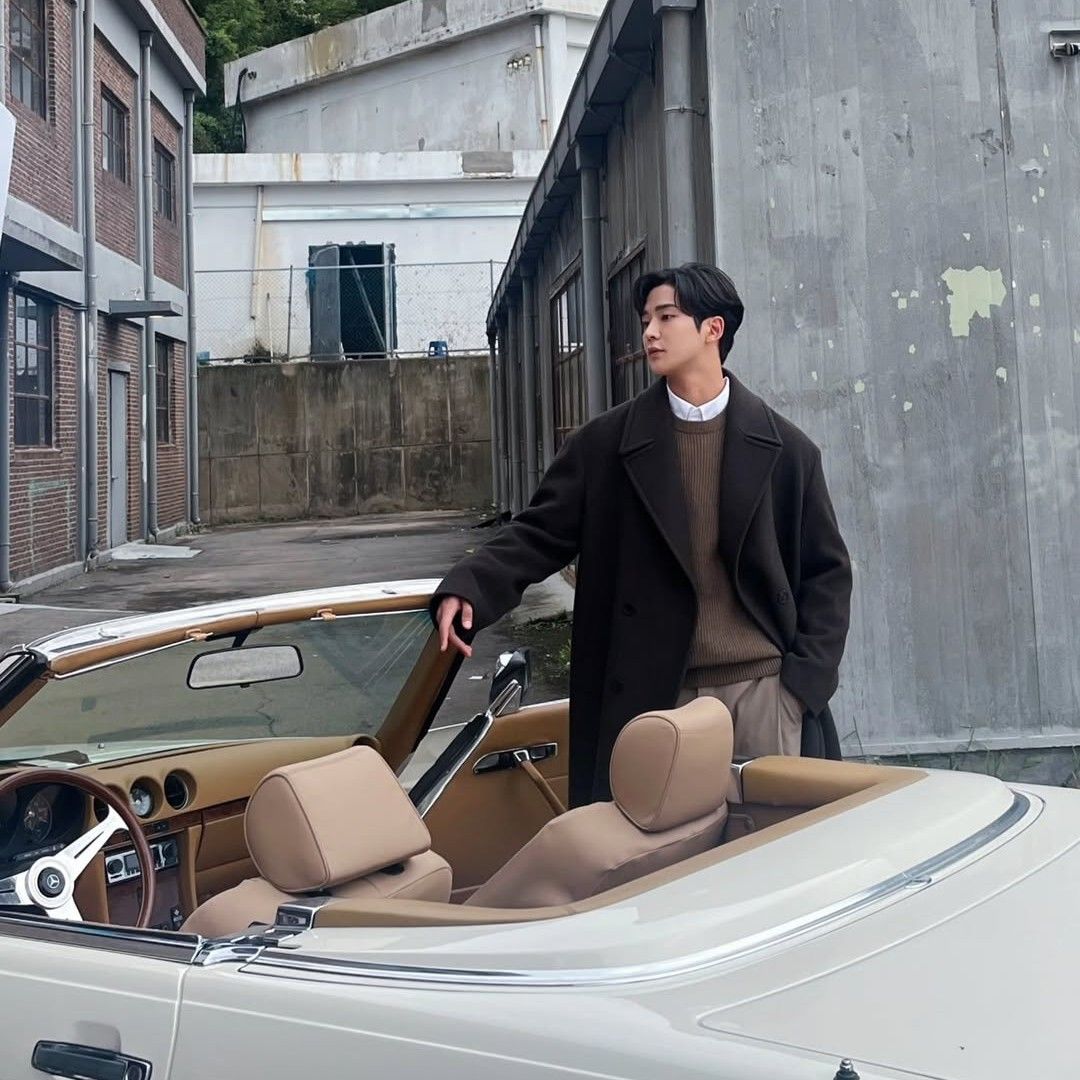 Foto kegiatan terbaru dari Rowoon