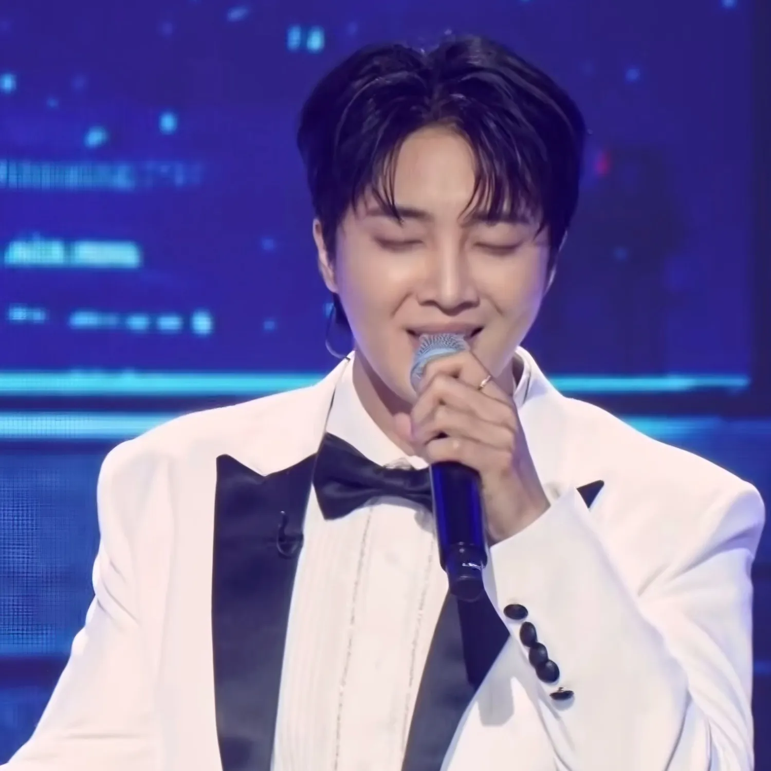Behind-the-scenes cut of Hwang Yunsung