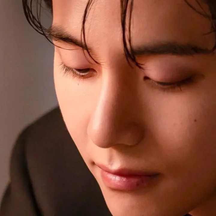 Latest photo of Kim Taehyung (V)