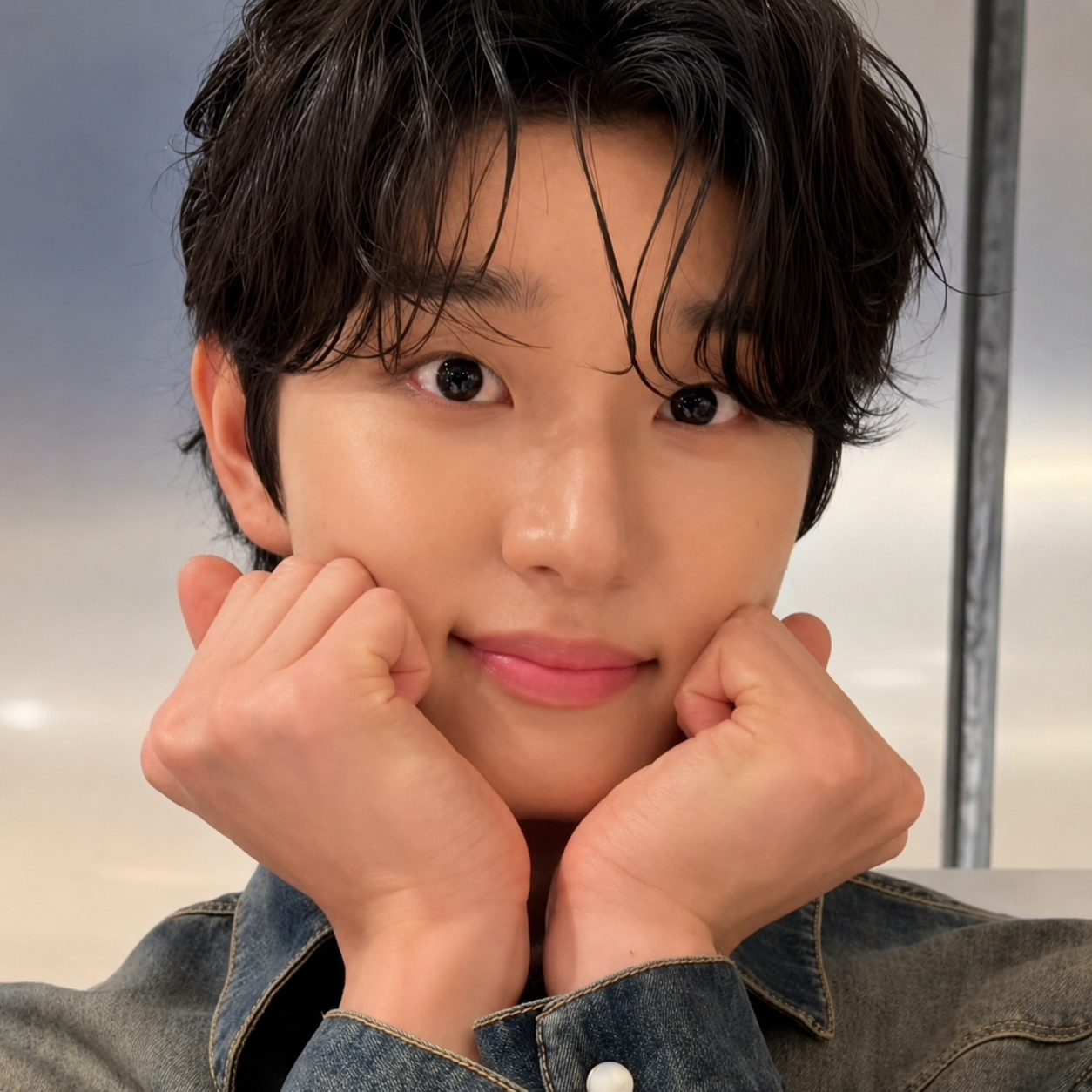 Behind-the-scenes cut of Kim Jaewon