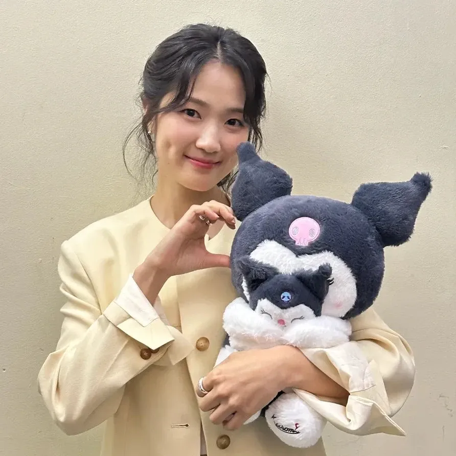 Behind-the-scenes cut of Kim Hyeyoon