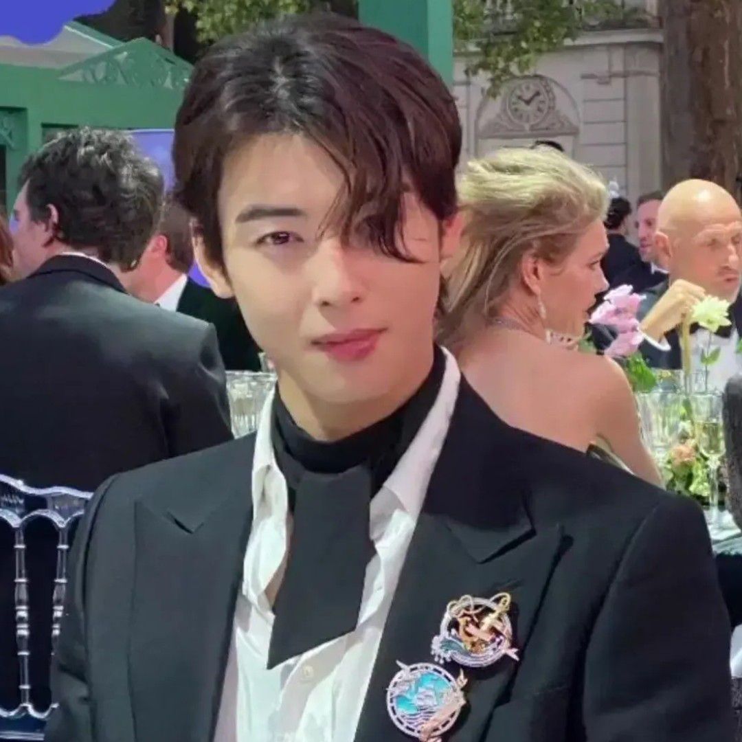 Latest photo of Cha Eunwoo