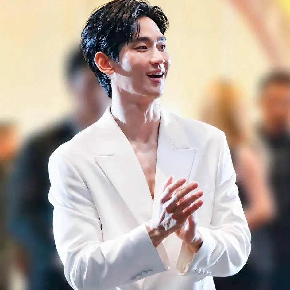 Behind-the-scenes cut of Kim Soohyun