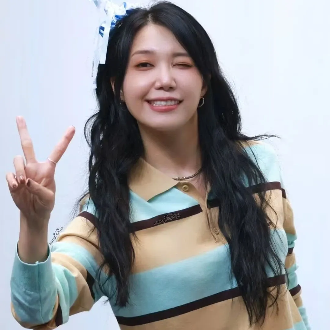 Behind-the-scenes cut of Jung Eunji