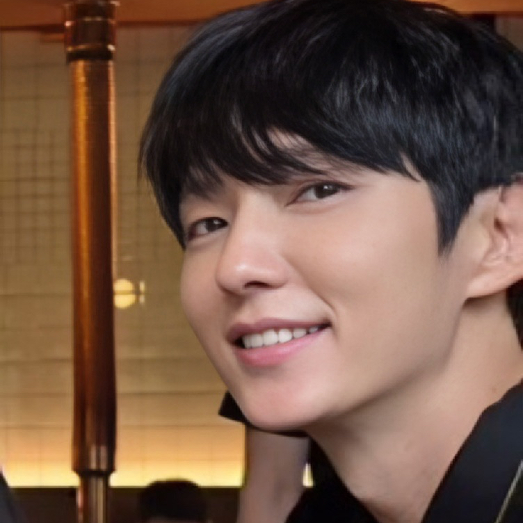 A moment captured by a fan of Lee Joongi