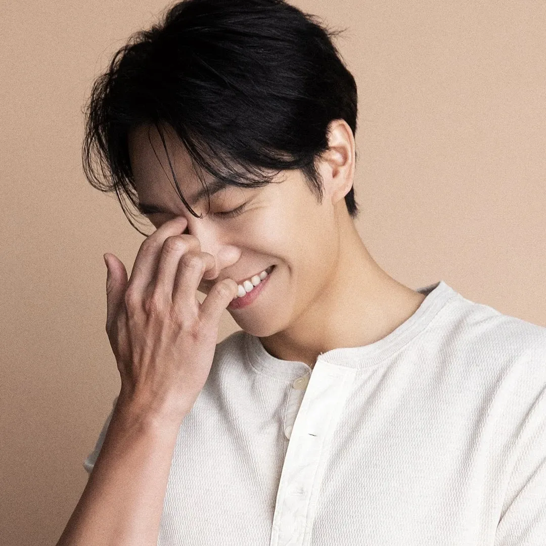 Behind-the-scenes cut of Lee Seunggi