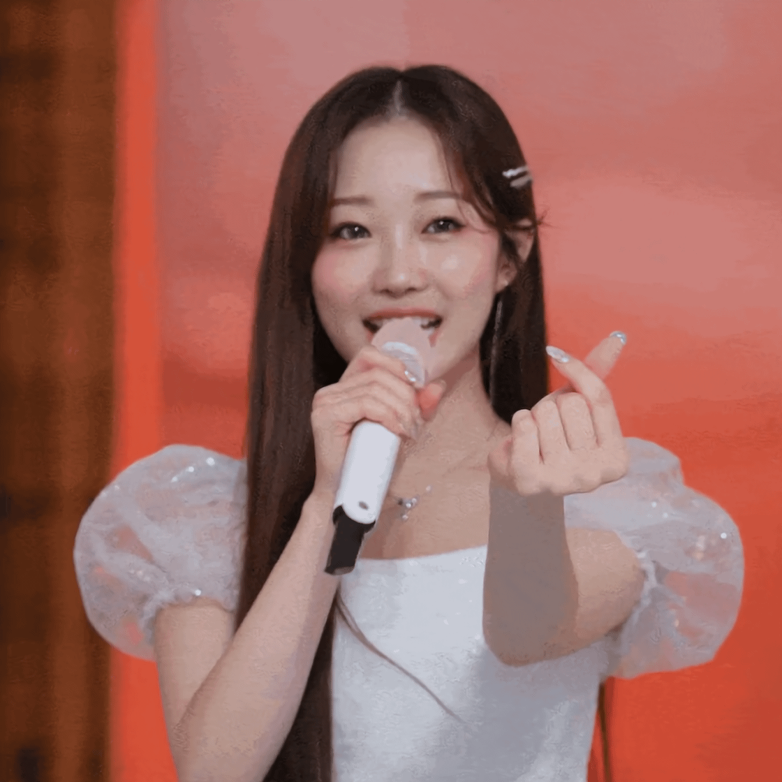 A moment captured by a fan of Jung Seojoo