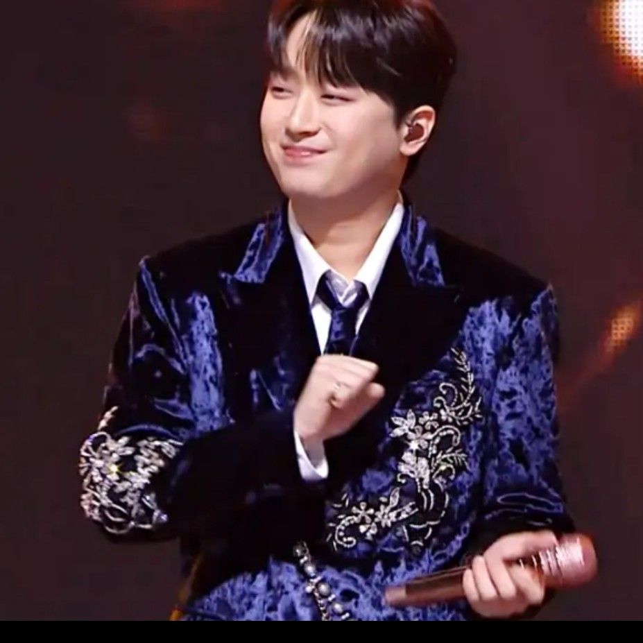 李灿元的最新照片