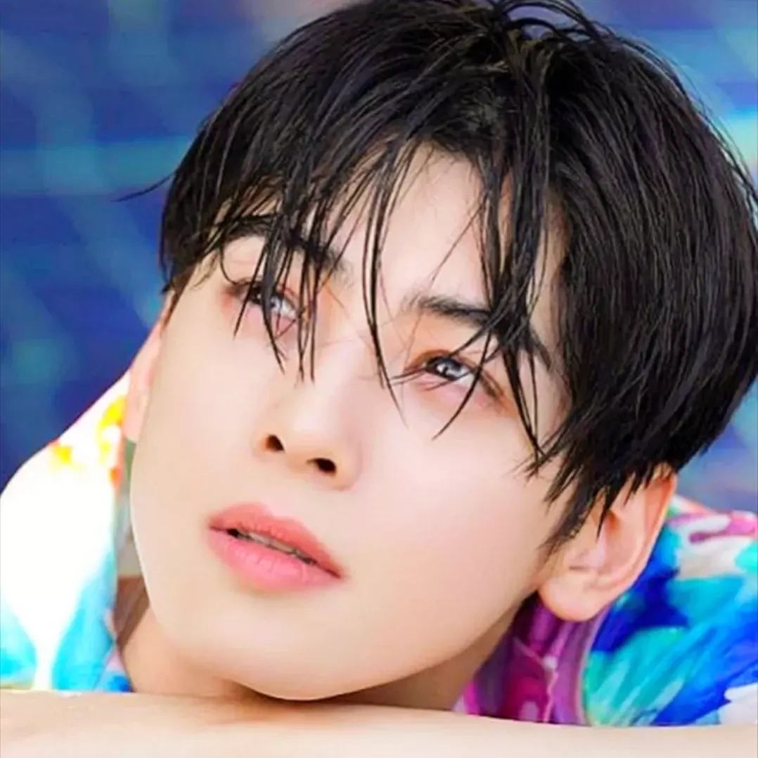 Recent activity shot of Cha Eunwoo