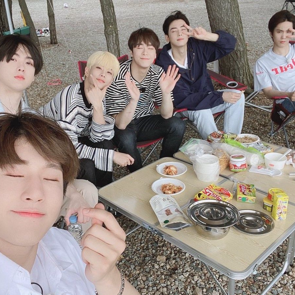 Behind-the-scenes cut of Cha Eunwoo