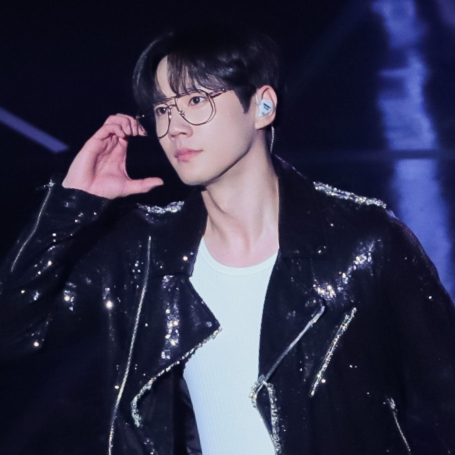 Behind-the-scenes cut of Lee Junyoung