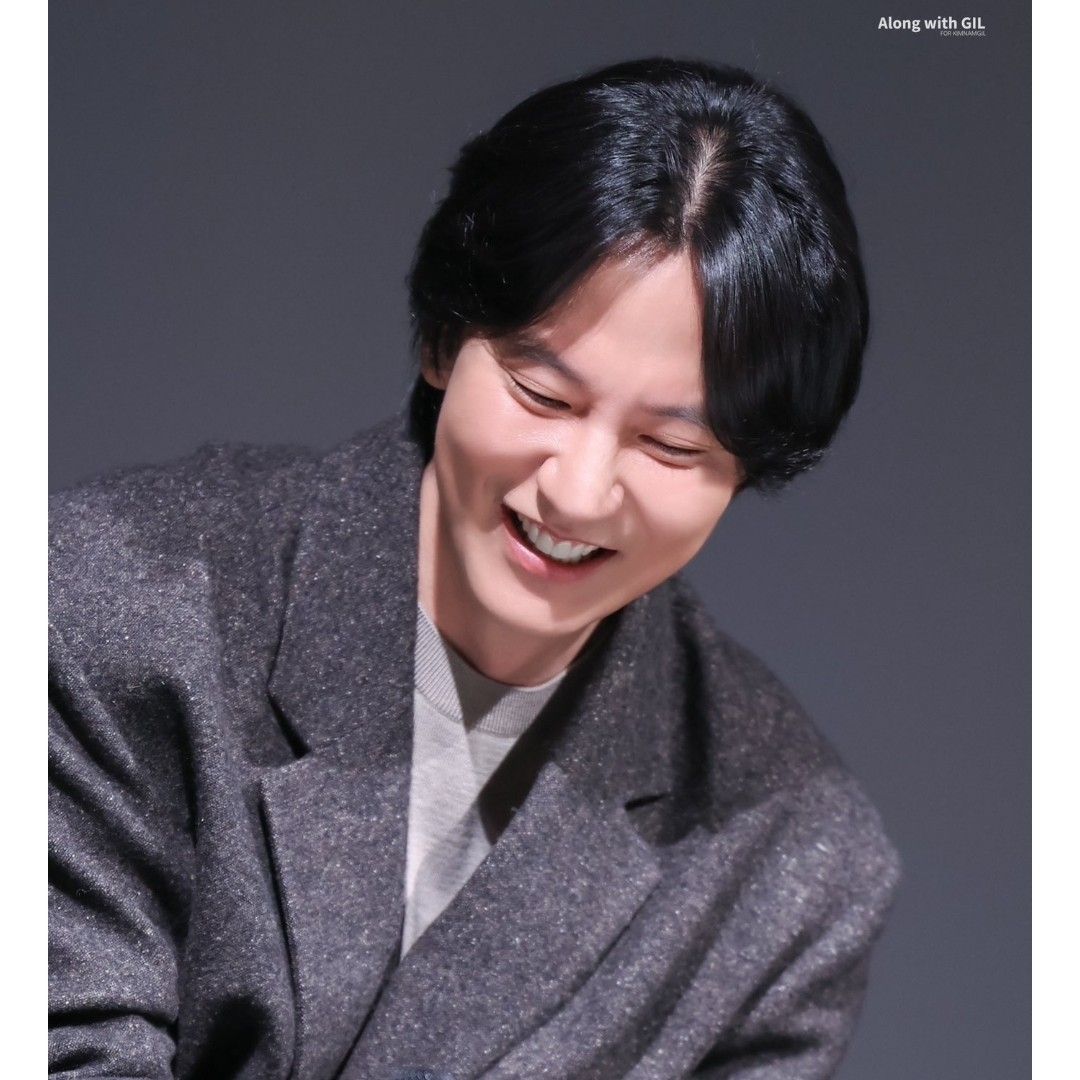 Behind-the-scenes cut of Kim Namgil