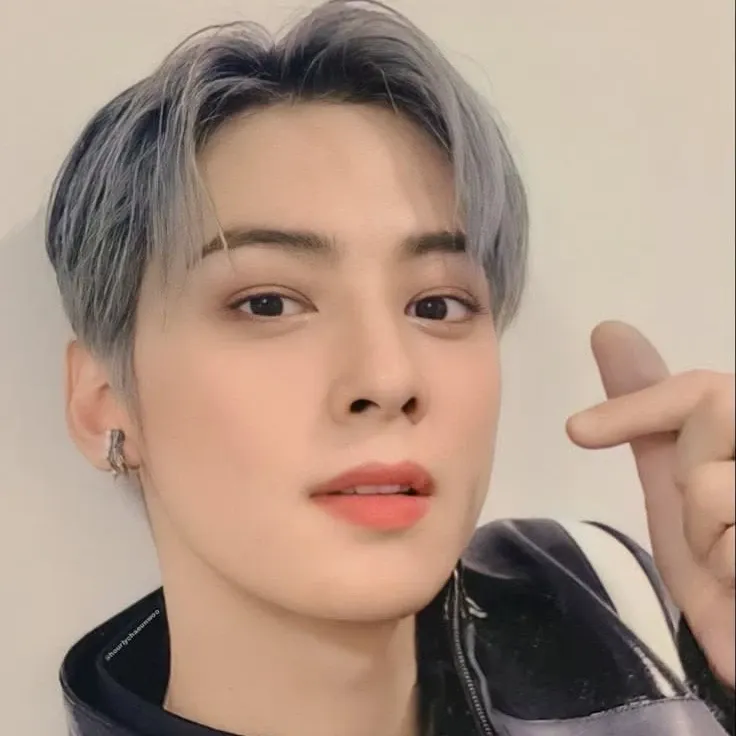 Behind-the-scenes cut of Cha Eunwoo