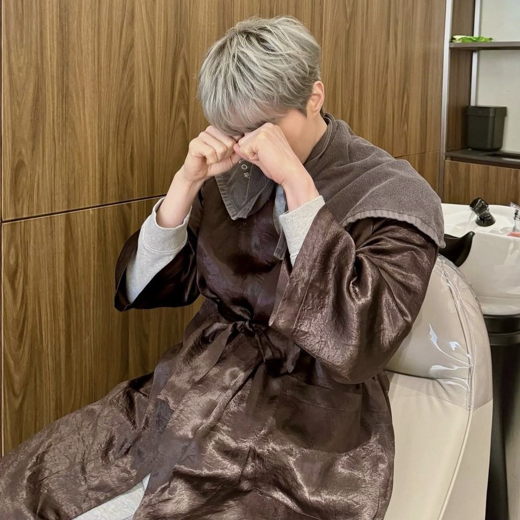 Behind-the-scenes cut of Lee Dongwook