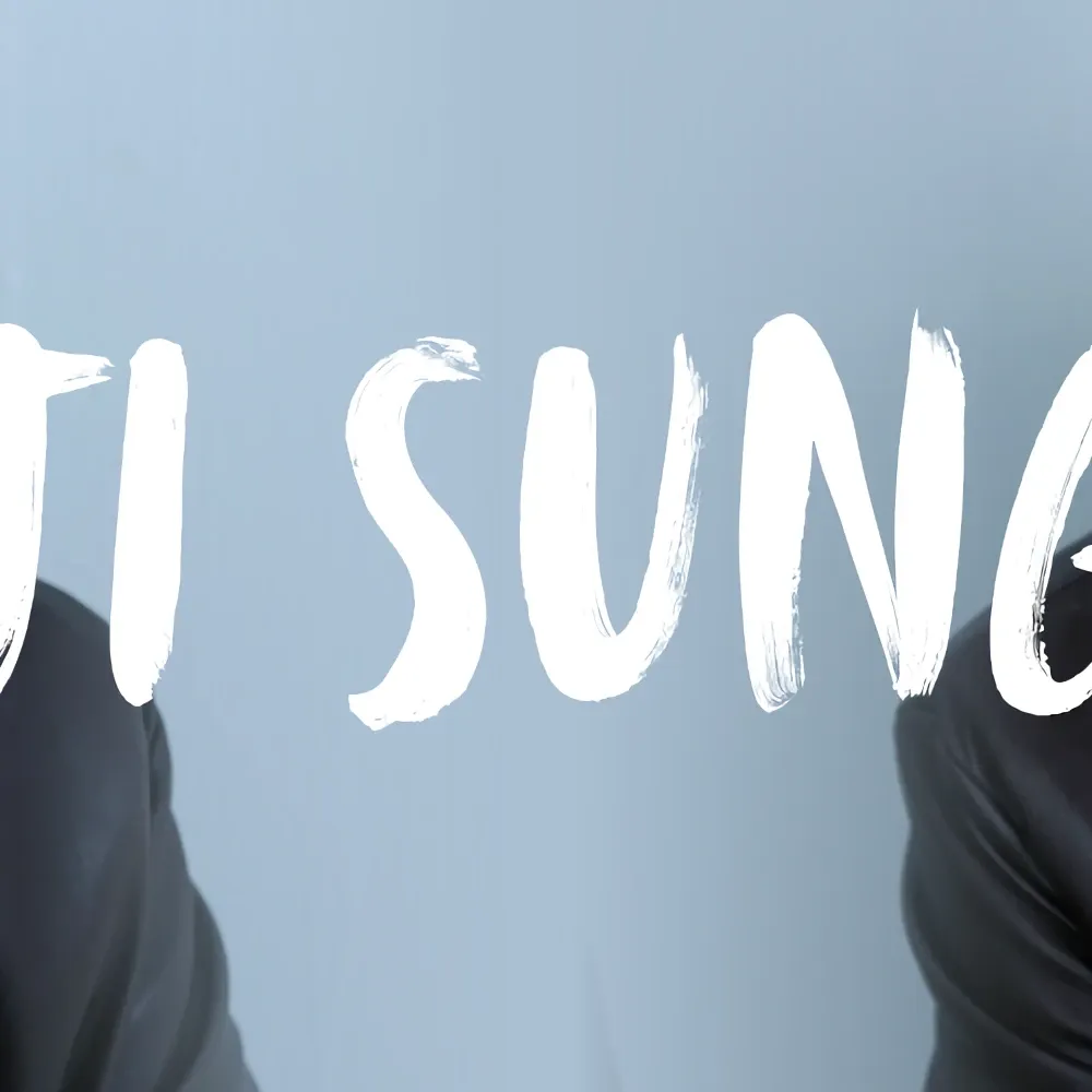 Behind-the-scenes cut of Ji Sung