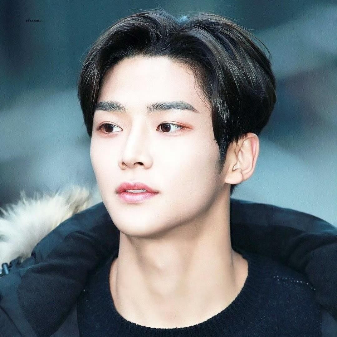 Foto terbaru dari Rowoon