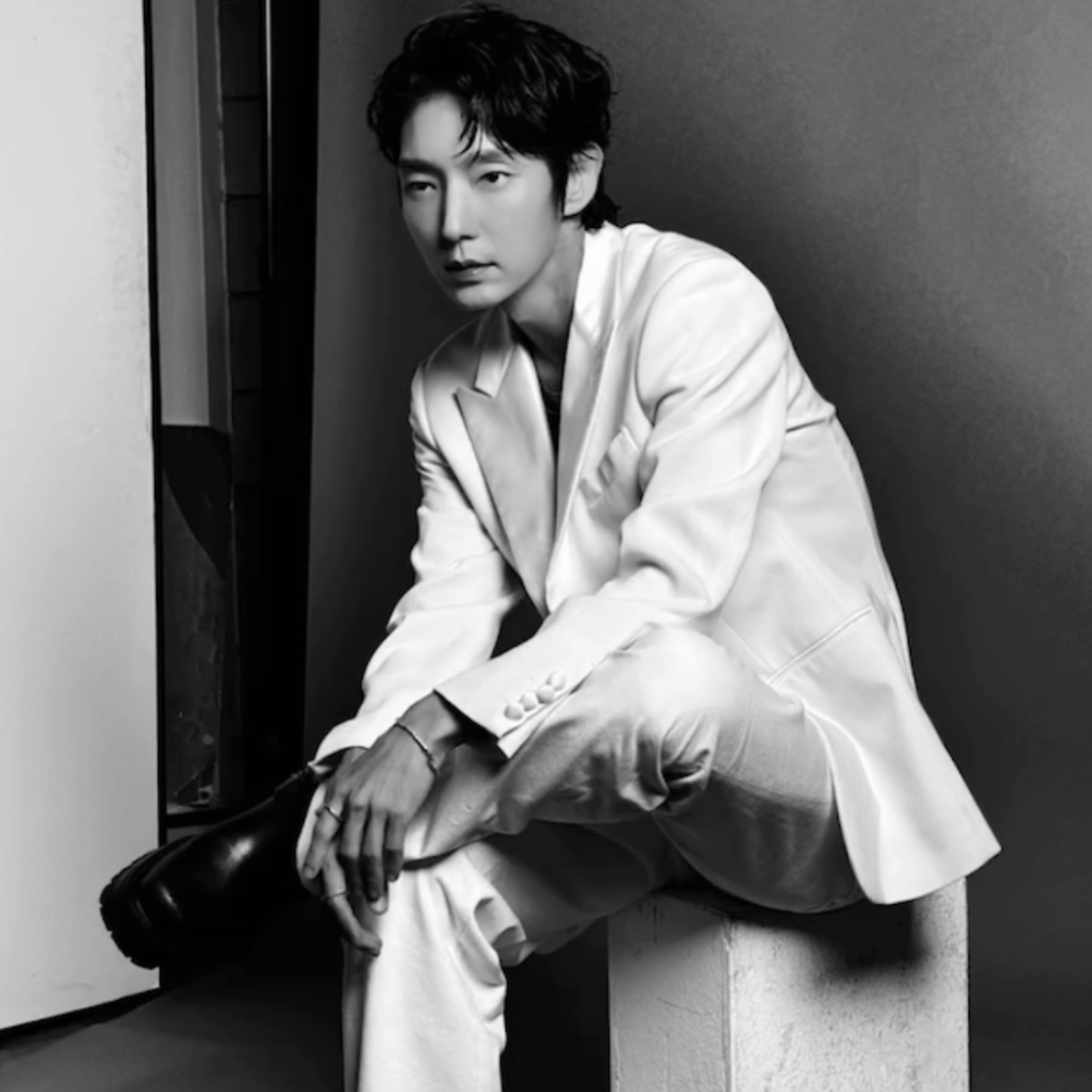 Behind-the-scenes cut of Lee Joongi