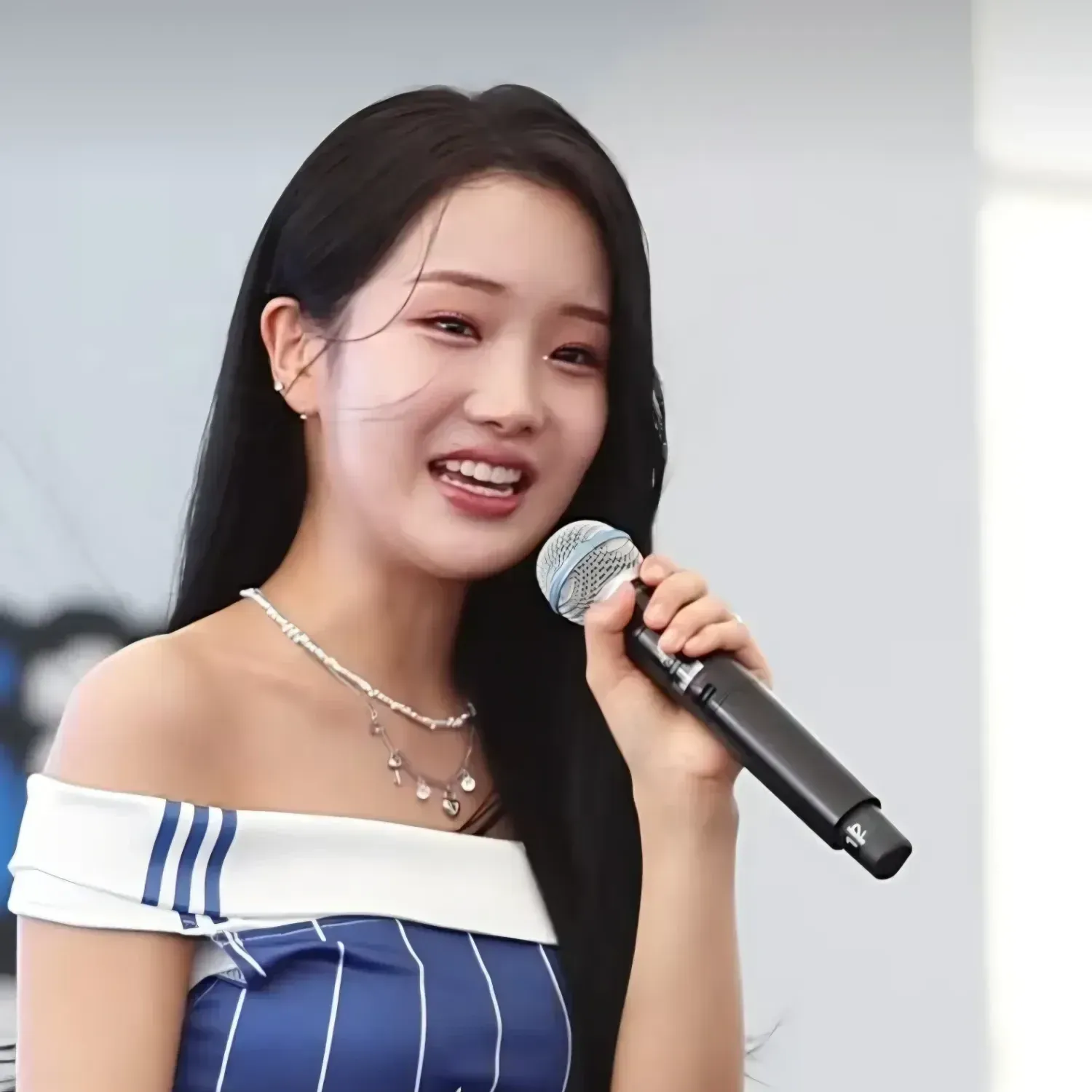 Behind-the-scenes cut of Kim Soyeon (2004)