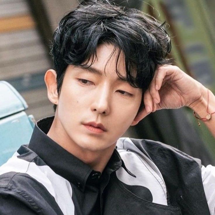 Behind-the-scenes cut of Lee Joongi