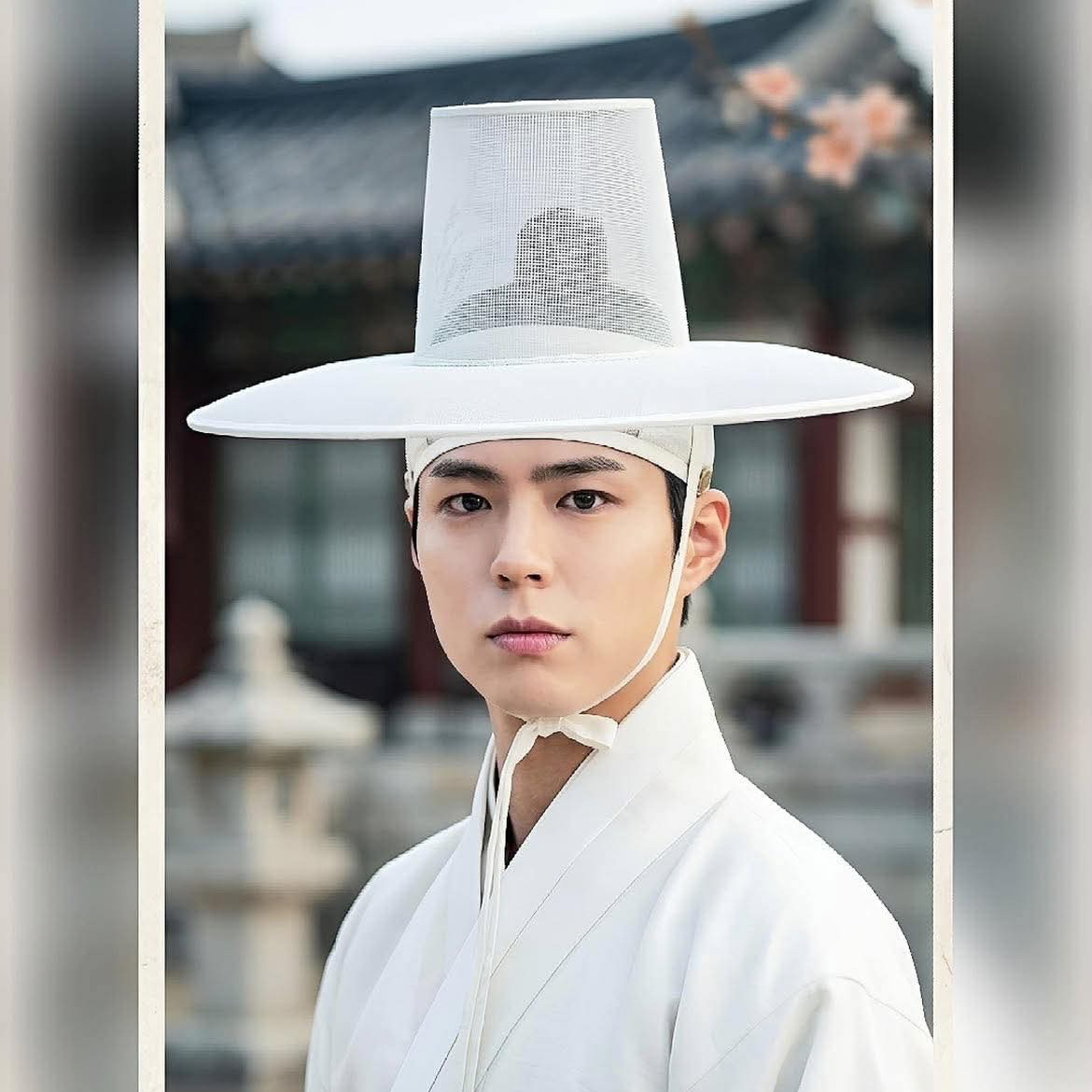 Recent activity shot of Park Bogum