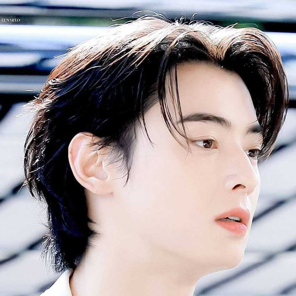 Latest photo of Cha Eunwoo