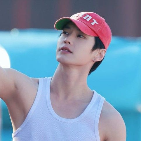Latest photo of He Yu