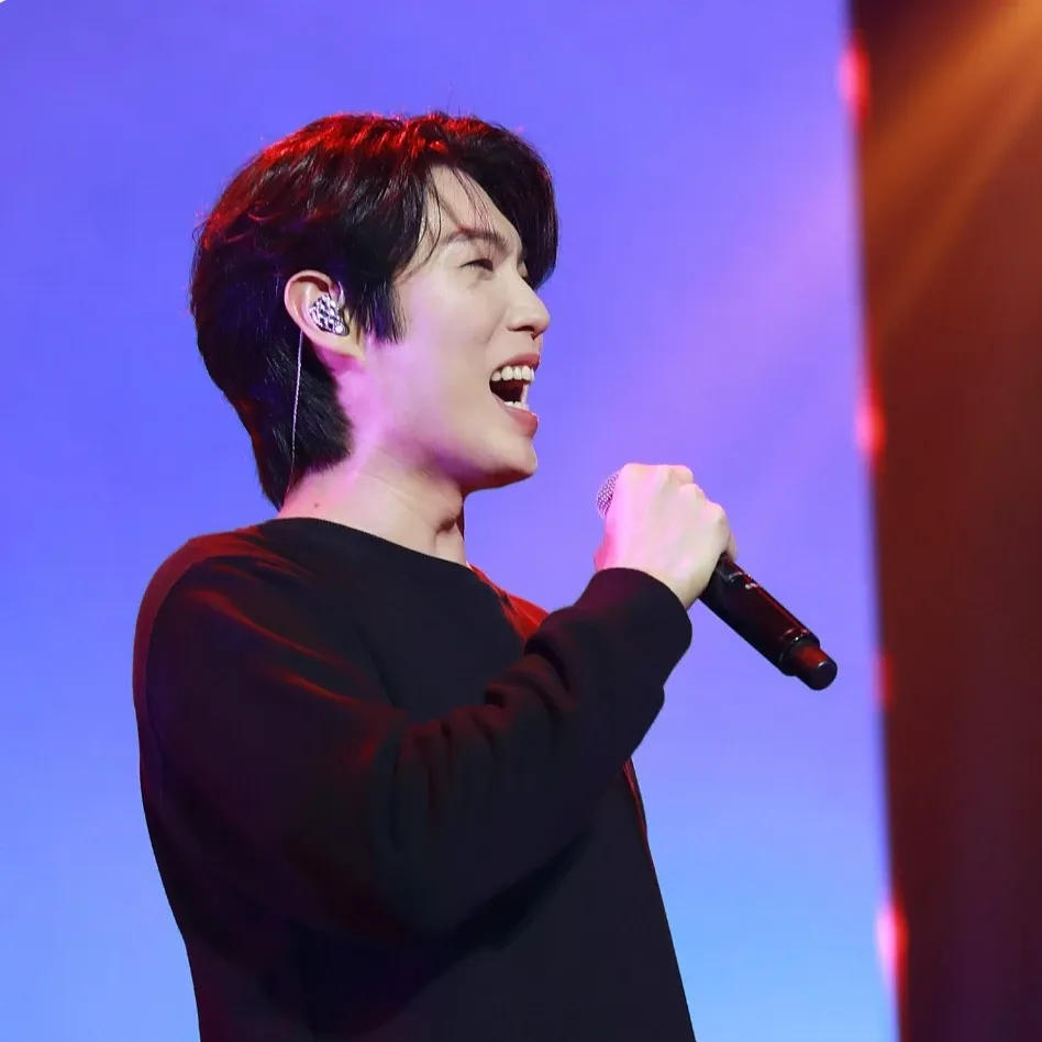 A moment captured by a fan of Son Taejin