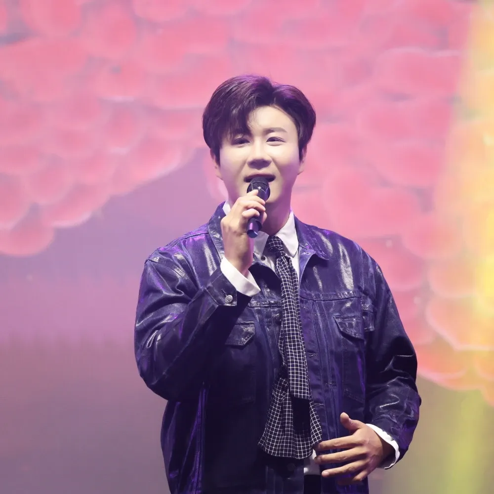 チン・ヘソンの最近の活動ショット