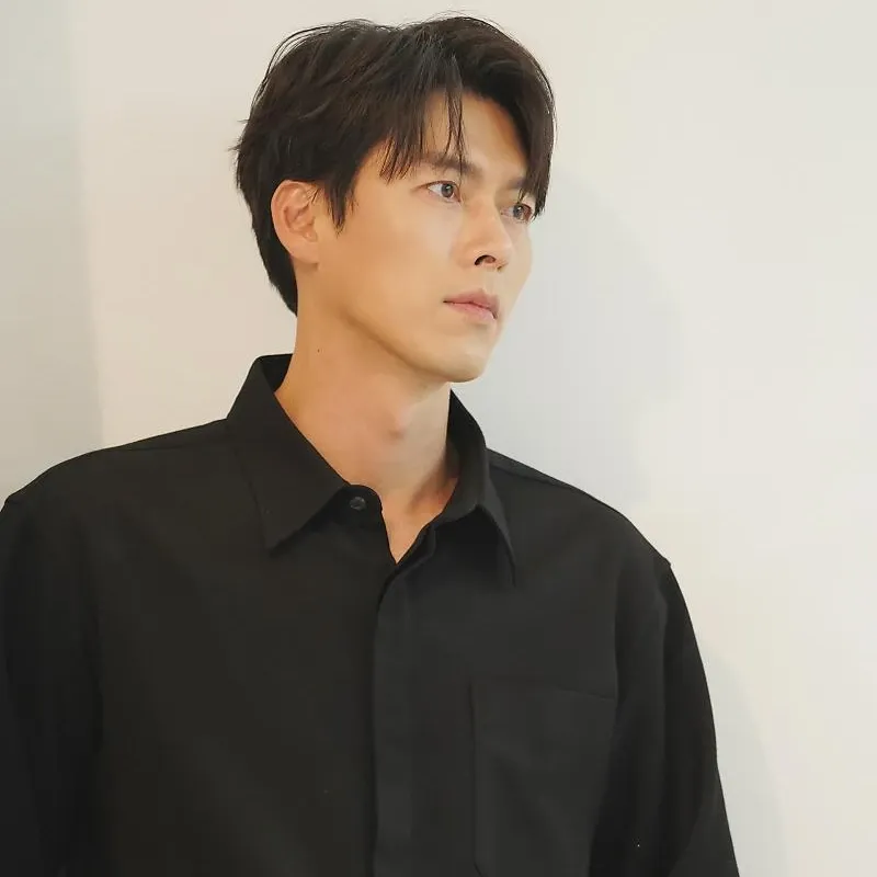 Momen yang diabadikan oleh penggemar Hyun Bin