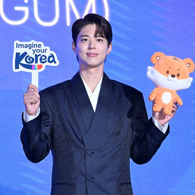 Behind-the-scenes cut of Park Bogum